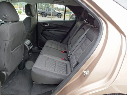 Used 2019 Chevrolet Equinox LT w/ Driver Convenience Package image 14