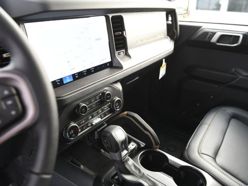 New 2026 Ford Bronco Badlands AWD/4WD image 16