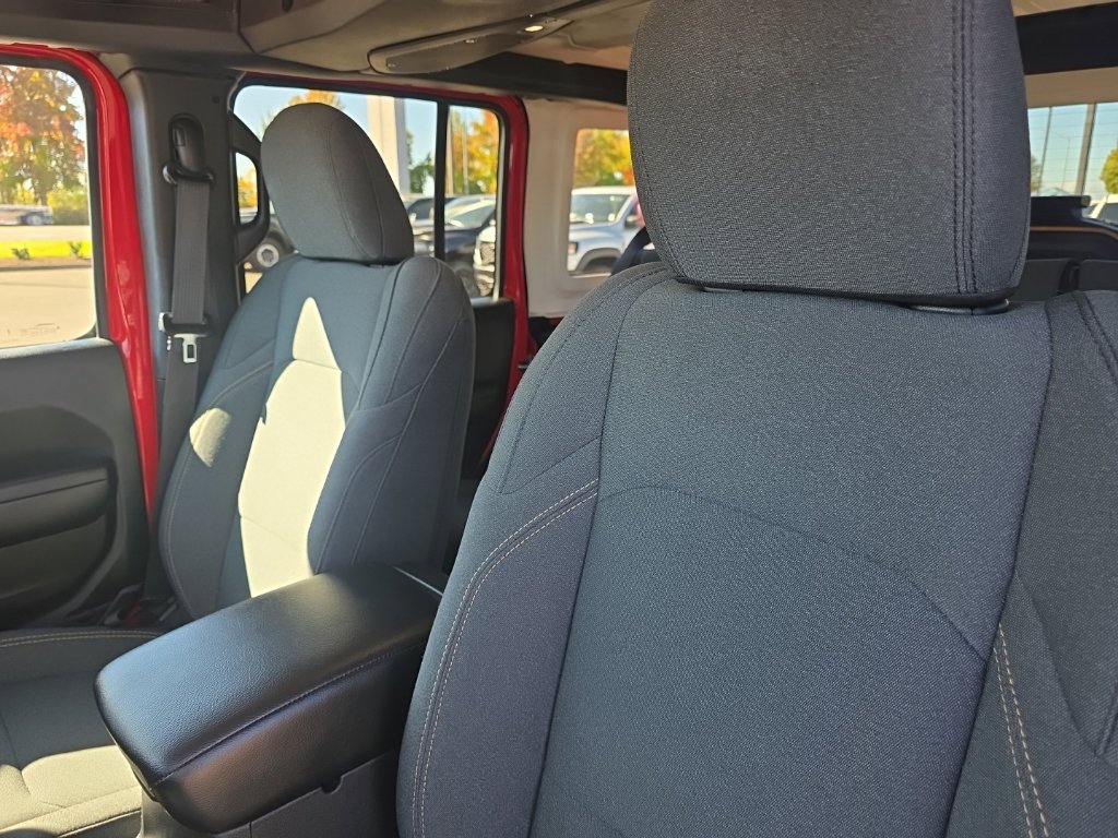 Used 2024 Jeep Wrangler Unlimited AWD/4WD image 14