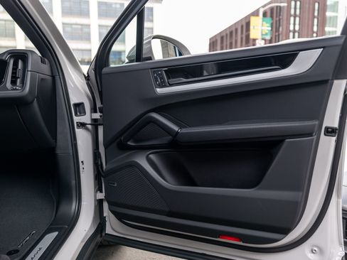 New 2026 Porsche Cayenne image 42