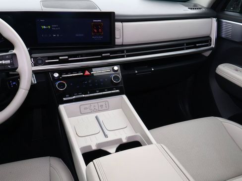 Certified 2024 Hyundai Santa Fe SEL FWD image 11