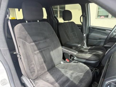 Used 2020 Dodge Grand Caravan SE FWD image 4