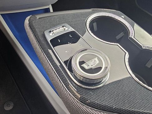 New 2026 Cadillac Optiq Luxury 1 image 40