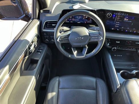 Used 2025 Chevrolet Suburban Z71 AWD/4WD image 11