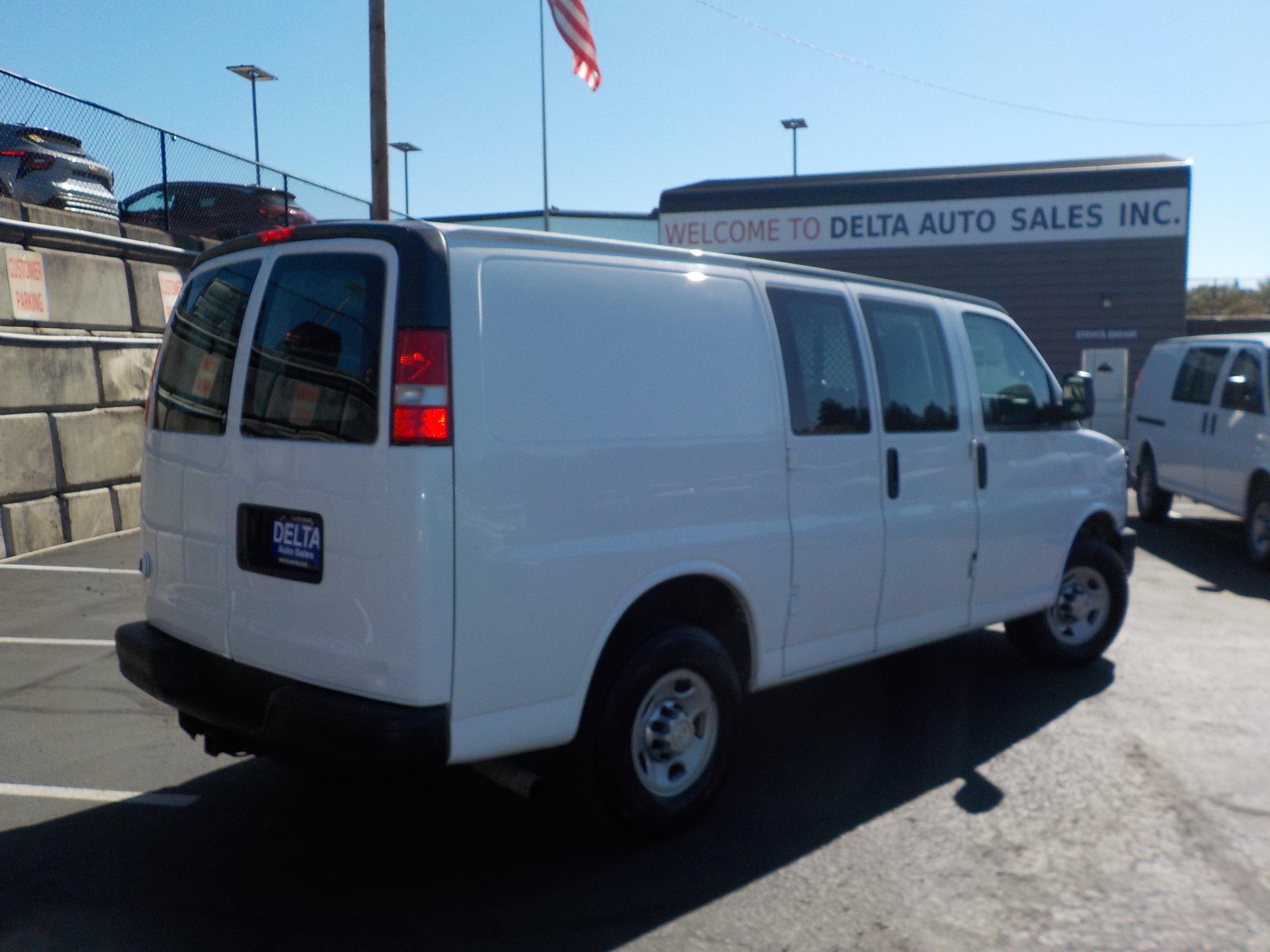Used 2016 Chevrolet Express 2500 w/ Cold Climate Package RWD image 7