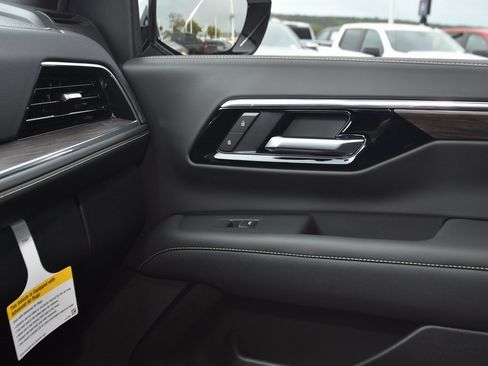 New 2026 Chevrolet Suburban Premier image 20