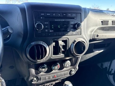 Used 2018 Jeep Wrangler Unlimited Sport S image 23