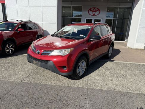 Used 2015 Toyota RAV4 LE AWD/4WD image 2