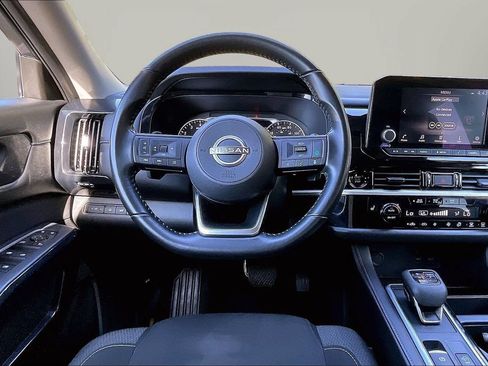 Used 2025 Nissan Pathfinder SV AWD/4WD image 11
