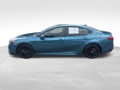 Used 2025 Toyota Camry SE FWD image 2