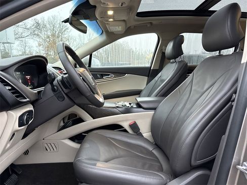 Used 2019 Lincoln Nautilus Reserve image 11