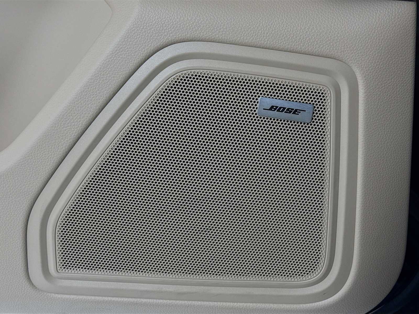 Certified 2026 Porsche Macan AWD/4WD image 12