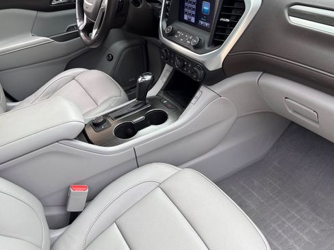 Used 2017 GMC Acadia SLT image 31