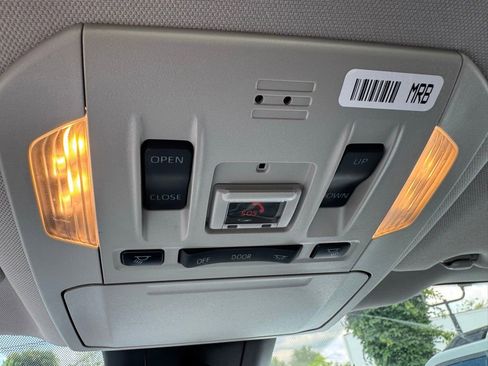 Used 2021 Toyota Highlander Limited AWD/4WD image 19