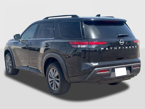 New 2025 Nissan Pathfinder SV image 3
