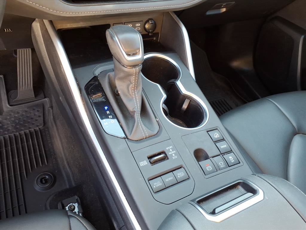 Used 2024 Toyota Highlander XLE AWD/4WD image 34