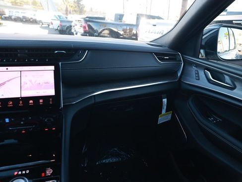 New 2025 Jeep Grand Cherokee Overland image 25