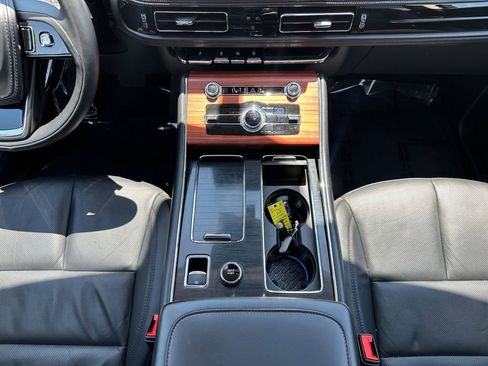 Used 2024 Lincoln Aviator Reserve AWD/4WD image 11