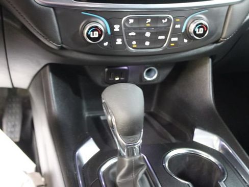 Used 2023 Chevrolet Traverse LT FWD image 20