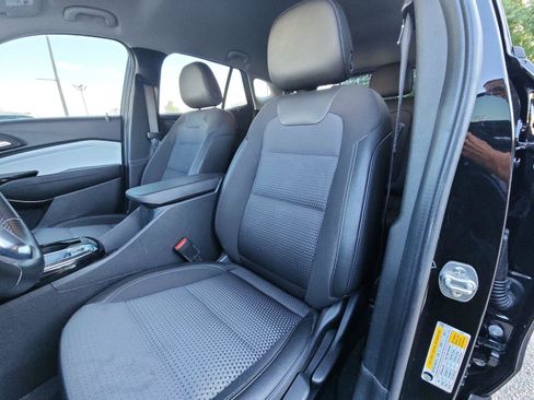 Used 2024 Chevrolet Trax LT w/ Driver Confidence Package FWD image 18