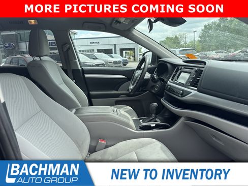 Used 2019 Toyota Highlander LE image 4