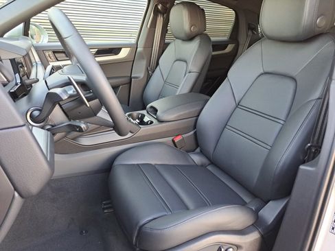 Used 2026 Porsche Cayenne Coupe image 5