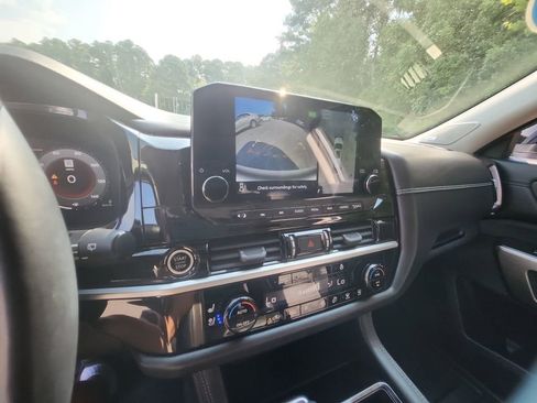 Used 2023 Nissan Pathfinder Platinum image 19