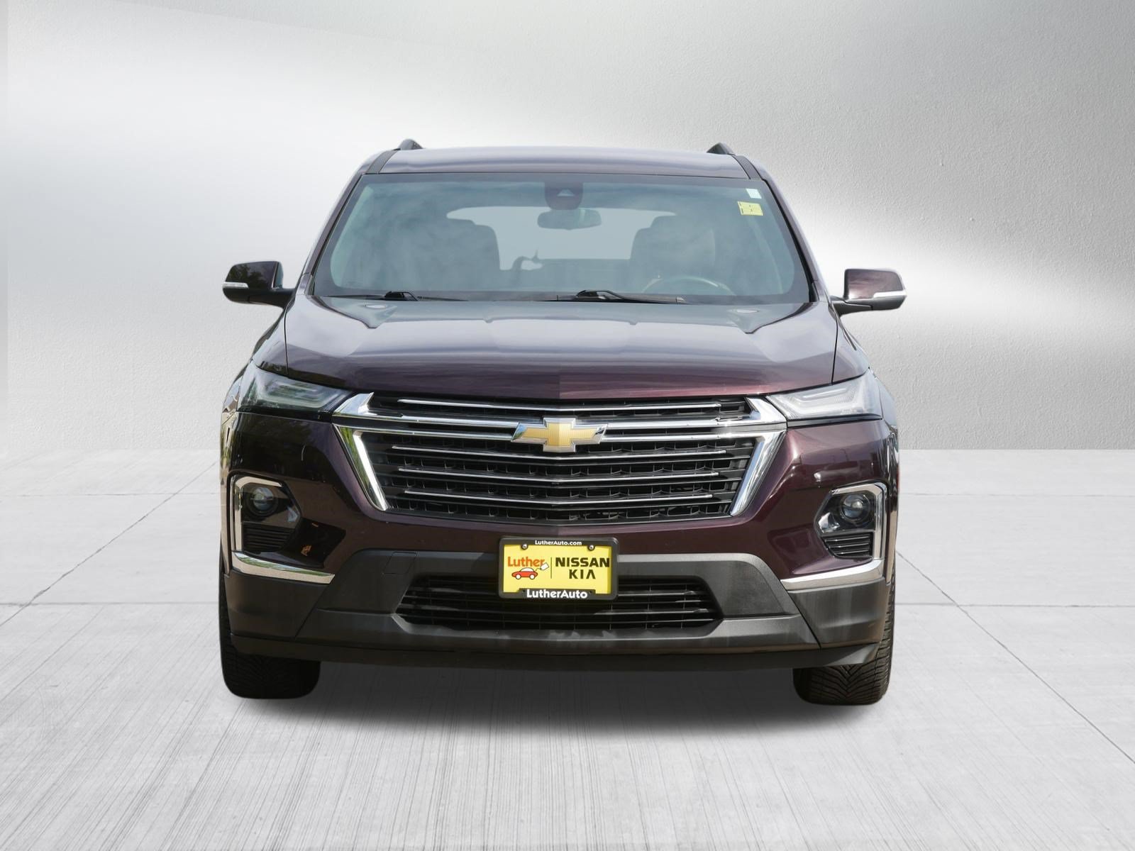 Used 2023 Chevrolet Traverse LT FWD image 2