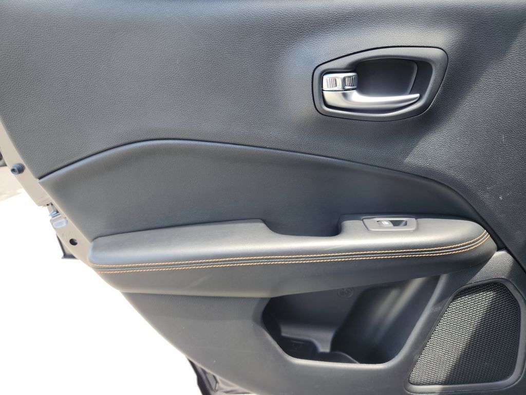 Used 2020 Jeep Compass Limited AWD/4WD image 30