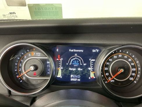 Used 2020 Jeep Wrangler Unlimited Sahara w/ Uconnect 4C Nav & Sound Group image 17