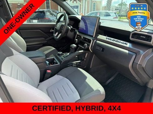 Certified 2025 Toyota Tacoma TRD Off-Road AWD/4WD image 16