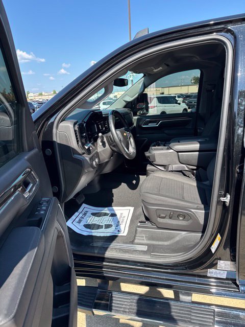 Used 2025 Chevrolet Silverado 2500 LT w/ Convenience Package AWD/4WD image 8