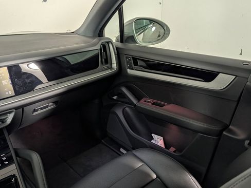 New 2026 Porsche Cayenne image 23