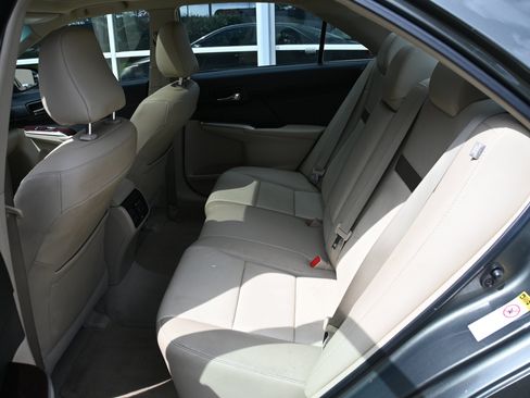 Used 2014 Toyota Camry XLE w/ Leather Package FWD image 13