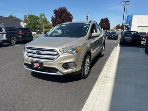 Used 2017 Ford Escape SE w/ Equipment Group 201A AWD/4WD image 6