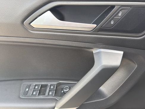 Used 2020 Volkswagen Tiguan SE w/ Panoramic Sunroof Package FWD image 25