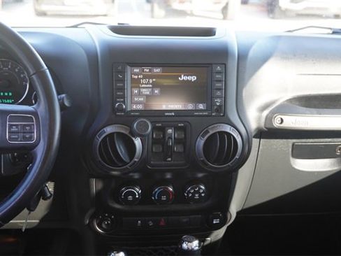 Used 2018 Jeep Wrangler Unlimited Sport S image 12