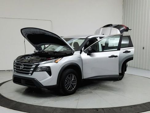 Used 2025 Nissan Rogue S image 11