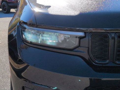 Used 2024 Jeep Grand Cherokee L Laredo image 10