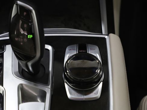 Used 2020 BMW 750i xDrive w/ Executive Package image 22
