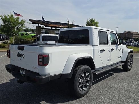 New 2025 Jeep Gladiator Sport w/ Premium Package image 3