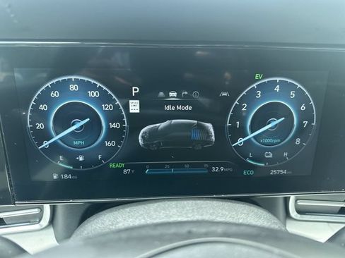 Used 2025 Hyundai Elantra Limited FWD image 26