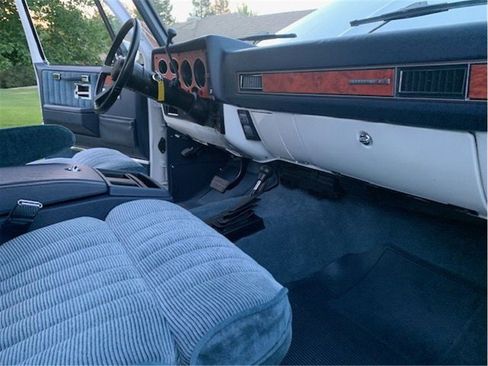 Used 1991 GMC Suburban 4WD image 22