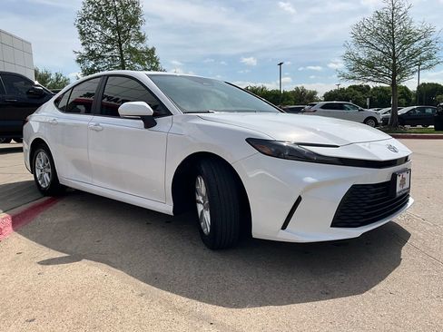 Used 2026 Toyota Camry LE w/ Convenience Package image 4