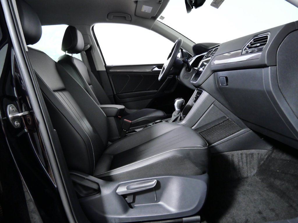 Used 2024 Volkswagen Tiguan SE AWD/4WD image 9