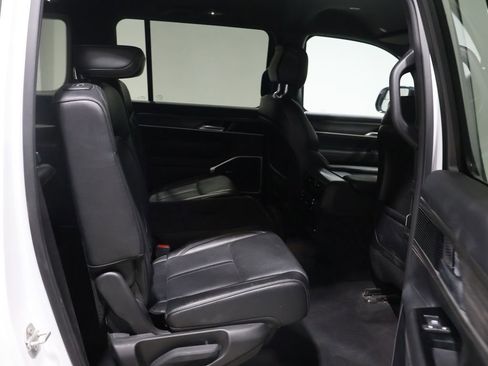 Used 2024 Jeep Wagoneer L Series III w/ Flexible Seating Group image 20