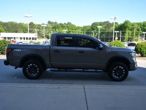 Used 2021 Nissan Titan PRO-4X w/ Pro-4x Convenience Package AWD/4WD image 6