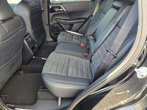 New 2025 Mitsubishi Outlander SE image 14