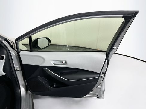 Used 2020 Toyota Corolla SE image 29