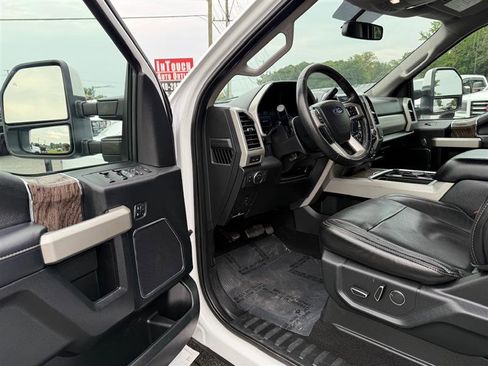 Used 2019 Ford F250 Lariat w/ Lariat Value Package image 24